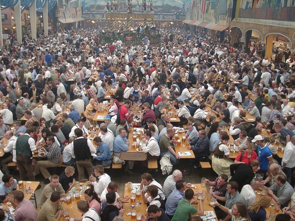 Oktoberfest_bierzelt.jpg
