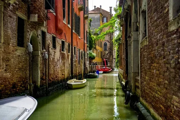 depositphotos_438842884-stock-photo-venice-beautiful-day-small-narrow.jpg