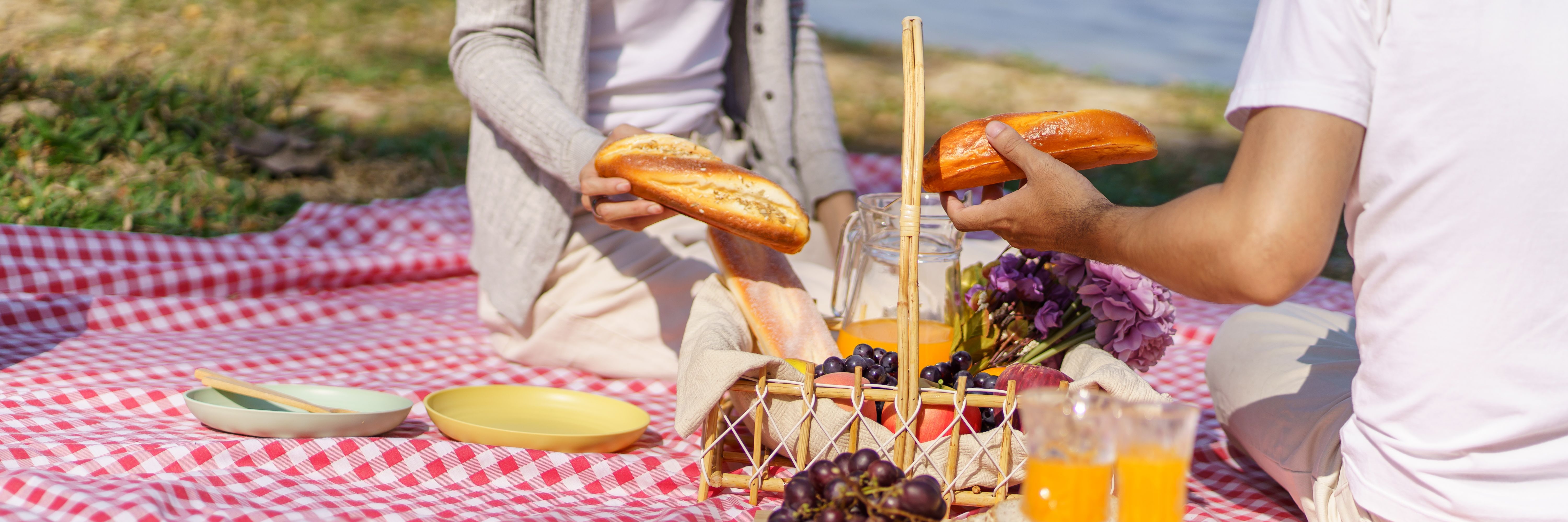 love_couple_enjoying_picnic_time_park_outdoors_picnic_happy_couple_relaxing_together_with_picnic_basket_e74ac2fc40.jpg